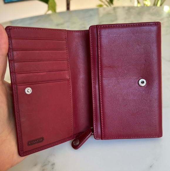 COACH Vintage Y2K Red Glovetanned Leather Wallet with Embossed Logo & Cartouche - Picture 14 of 16